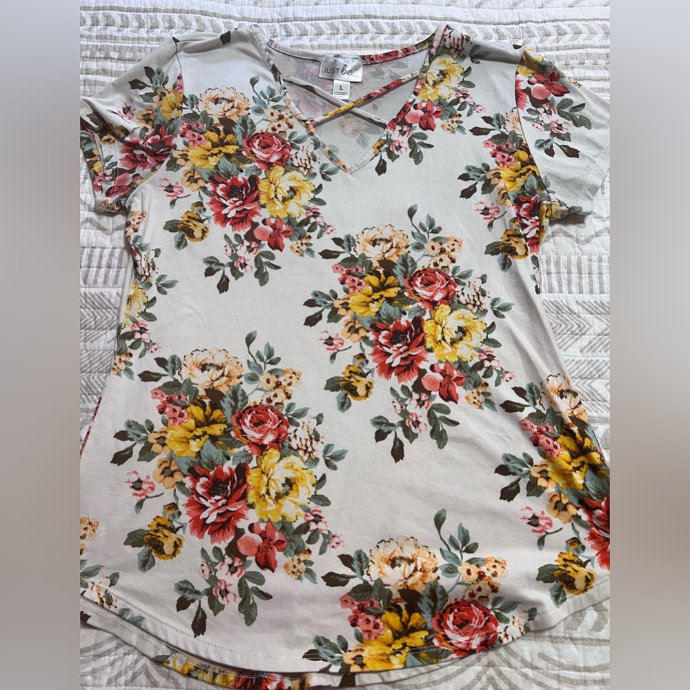 Cute Women’s Top!